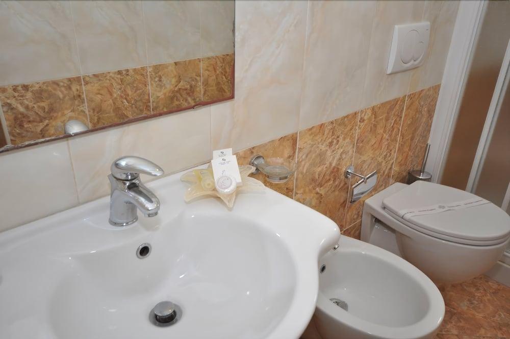 Hotel Adriatic&Beauty Римини Экстерьер фото