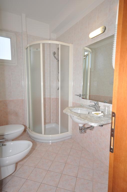 Hotel Adriatic&Beauty Римини Номер фото